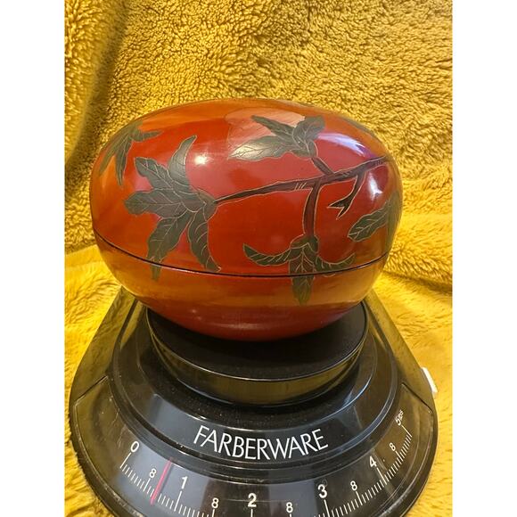 Vtg Chinese Red Lacquered Presentation jewerly trinket Box Strawberries Design - Picture 4 of 11